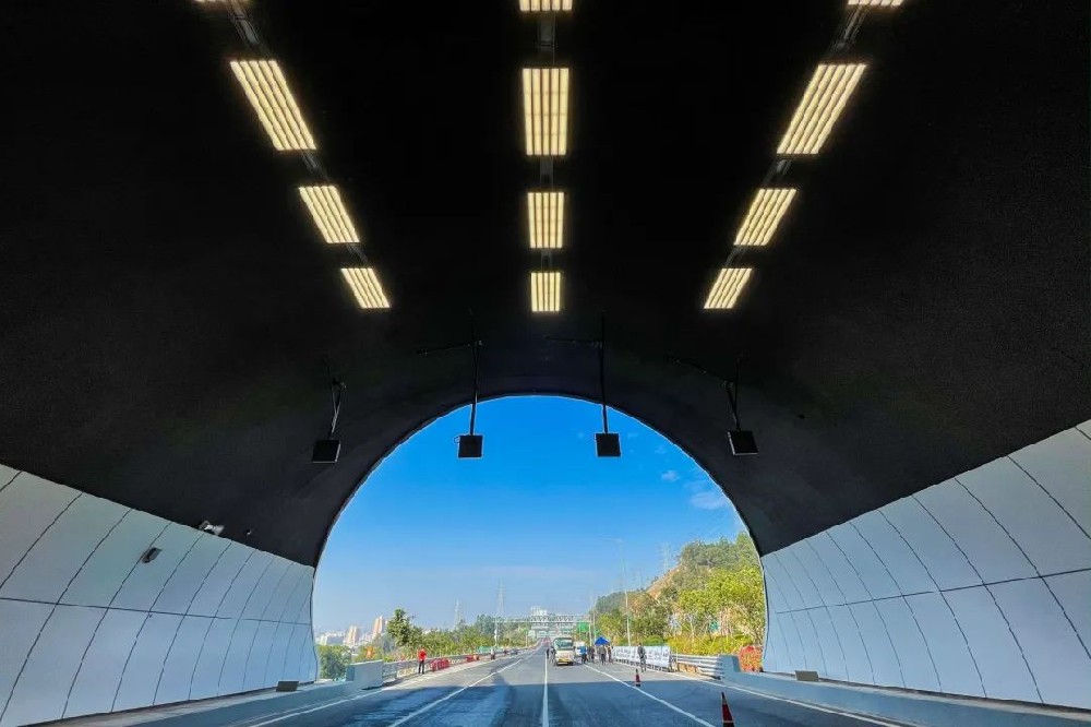 什么是隧道調(diào)頻光纖直放站